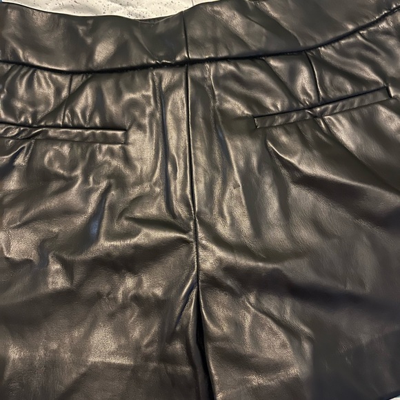 House of Harlow 1960 Faux Leather Halter with high waisted Shorts .Zip up back - Picture 2 of 9